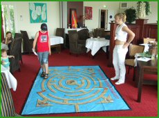 Doolkleed voor kleine kinderen (2x3 meter) met bedrijfslogo